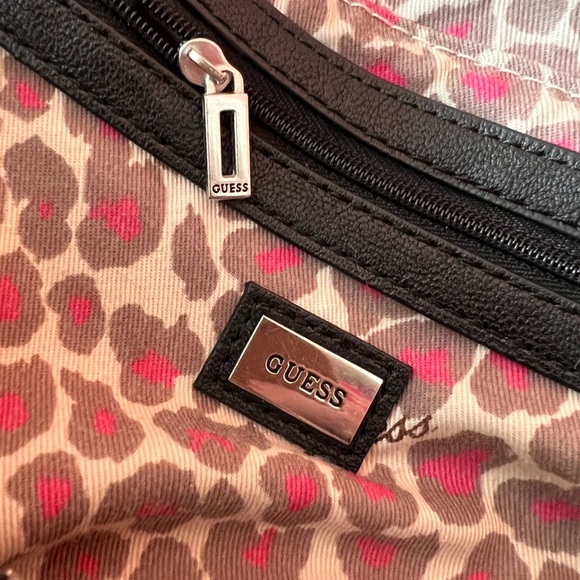 Guess Black Satchel Purse With Bonus Guess Winged Heart Bag Charm / Key Ring ๐ - Picture 9 of 12